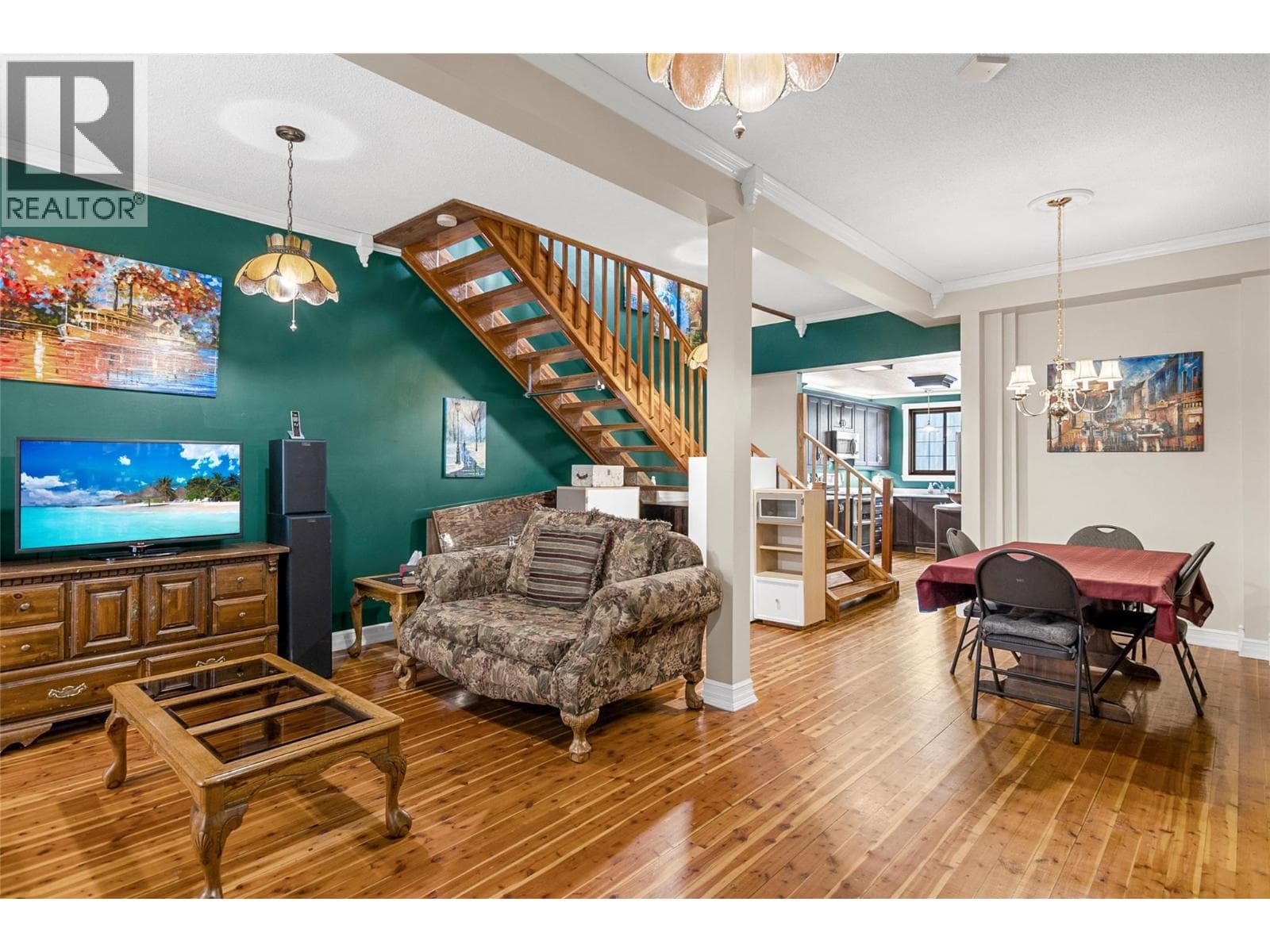 304 First Street W photo 5