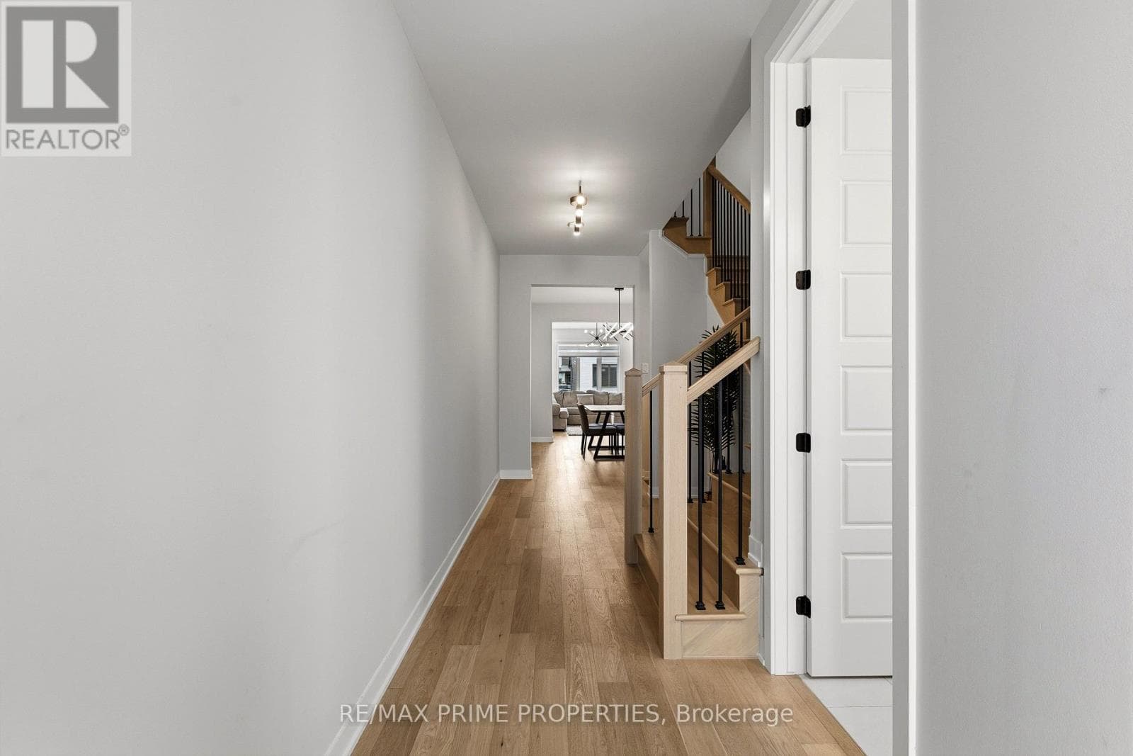 222 DOUGLAS HARDIE STREET photo 2