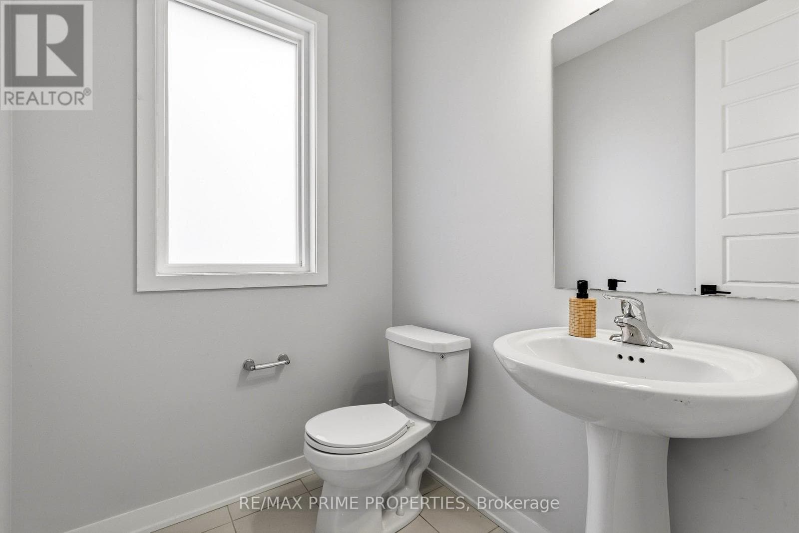 222 DOUGLAS HARDIE STREET photo 4