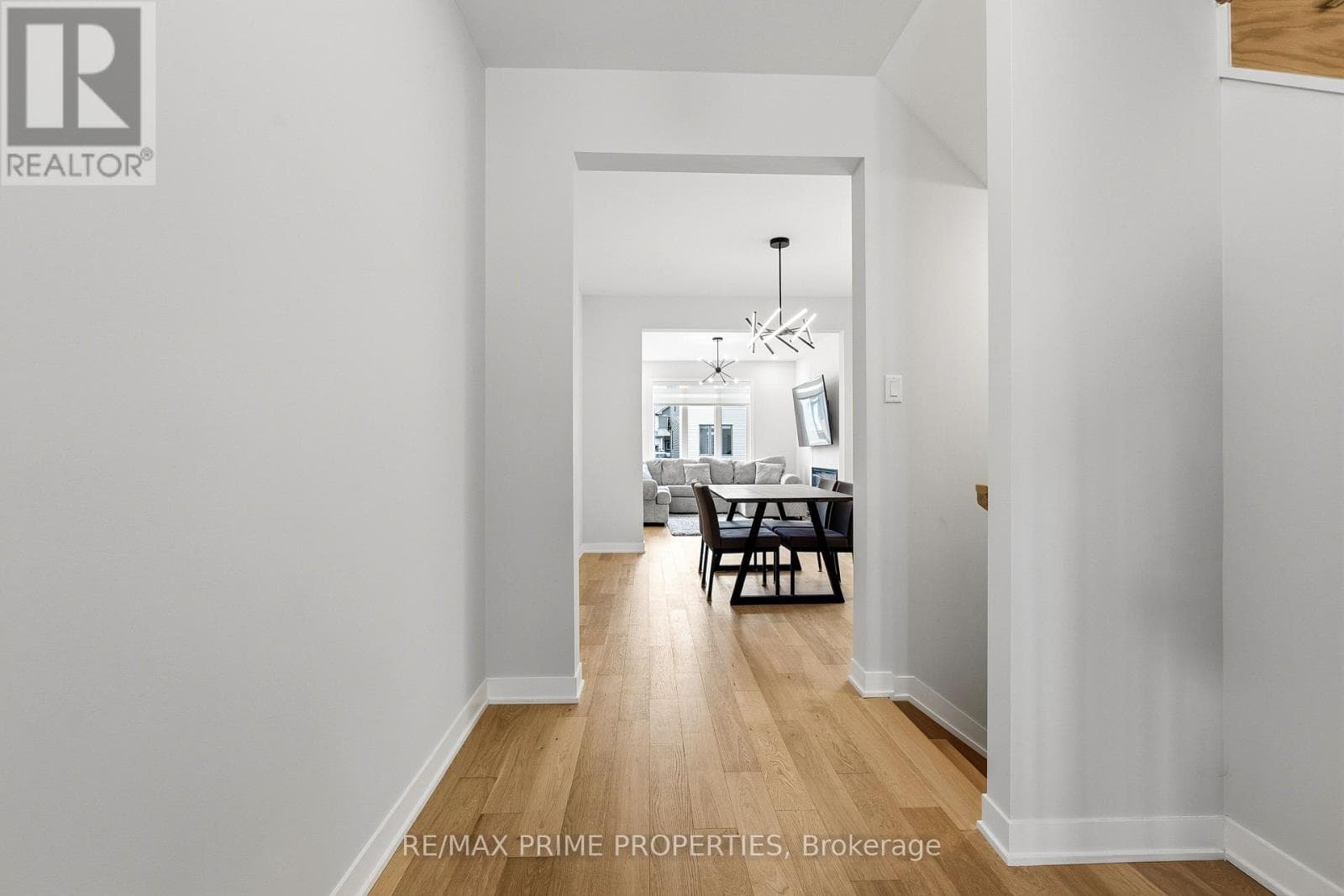 222 DOUGLAS HARDIE STREET photo 5