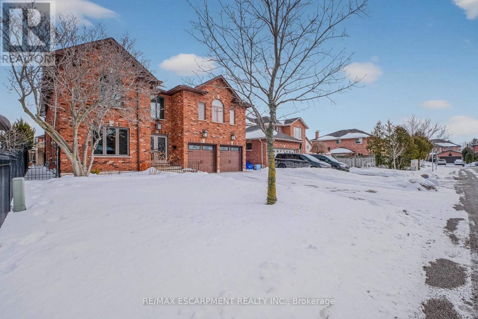 4 bed 4 bath single family at 41 CANDOR CRESCENT — $1,329,900