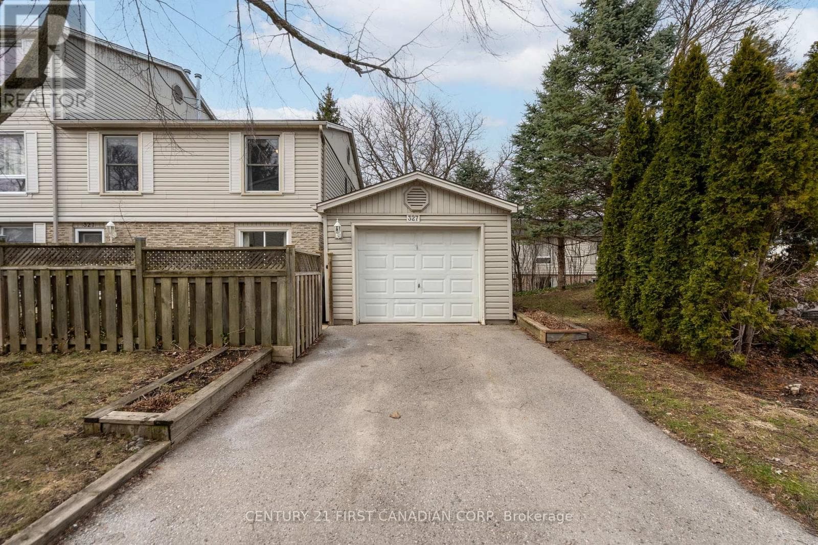 327 EVERGLADE CRESCENT photo 2