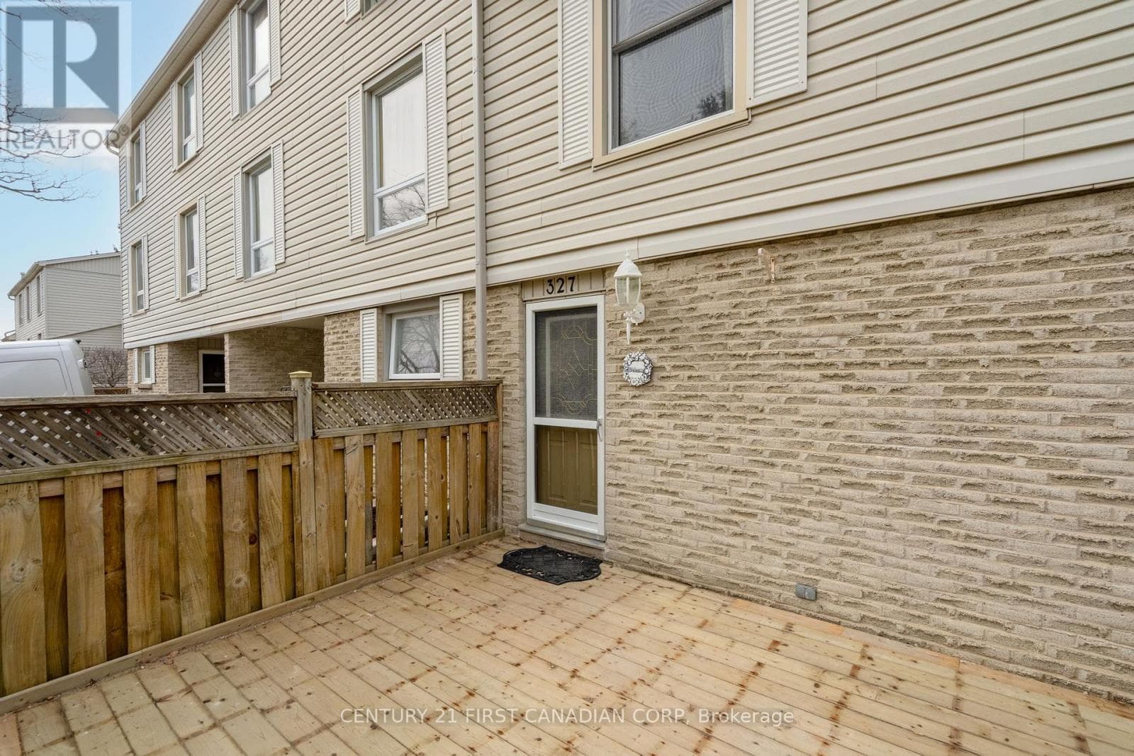 327 EVERGLADE CRESCENT photo 5