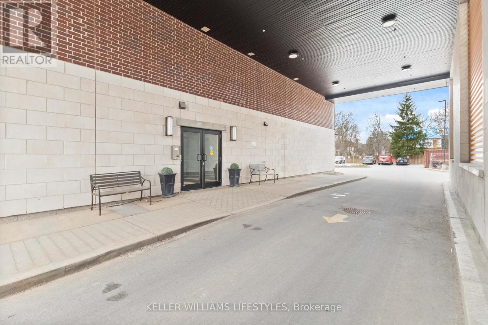 2 bed 2 bath single family at 305 - 89 RIDOUT STREET S — $399,900