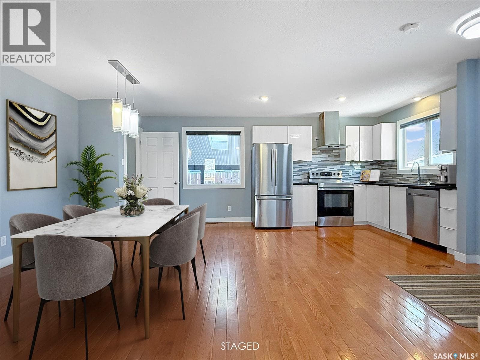 210 Clinton PLACE — photo 2