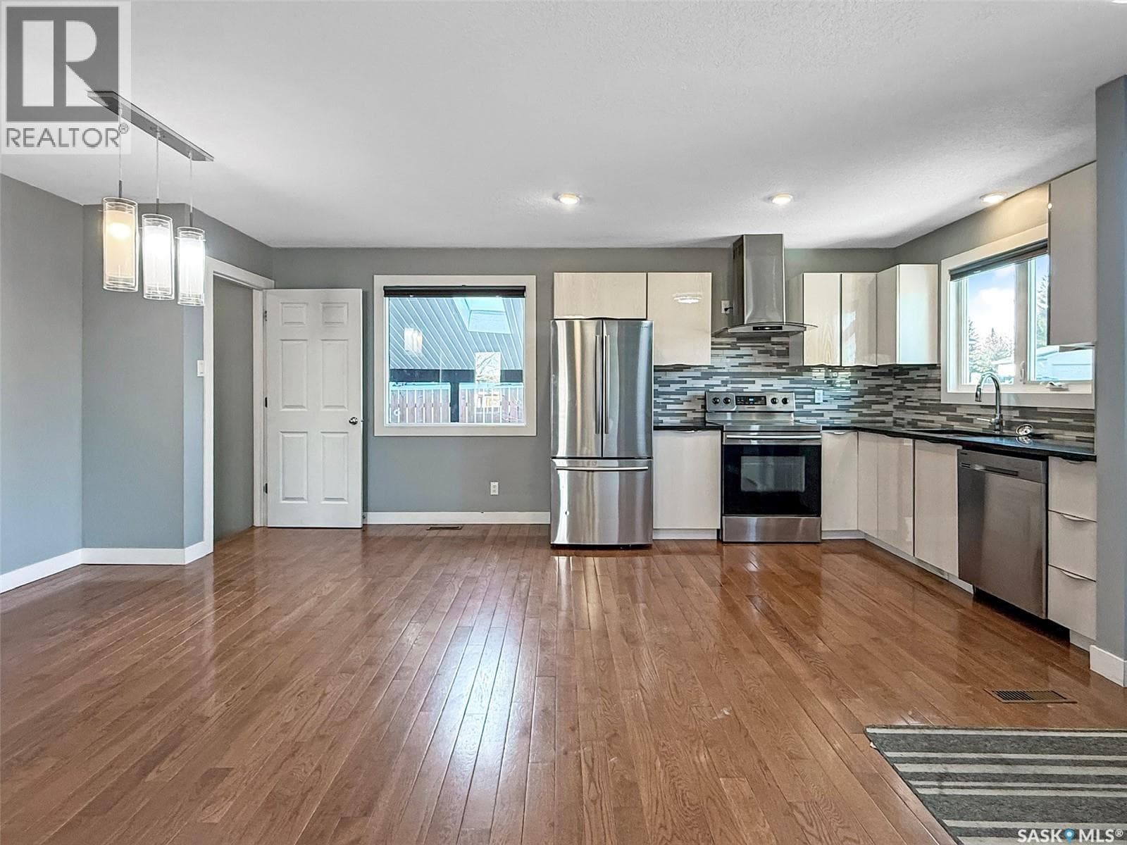 210 Clinton PLACE — photo 3