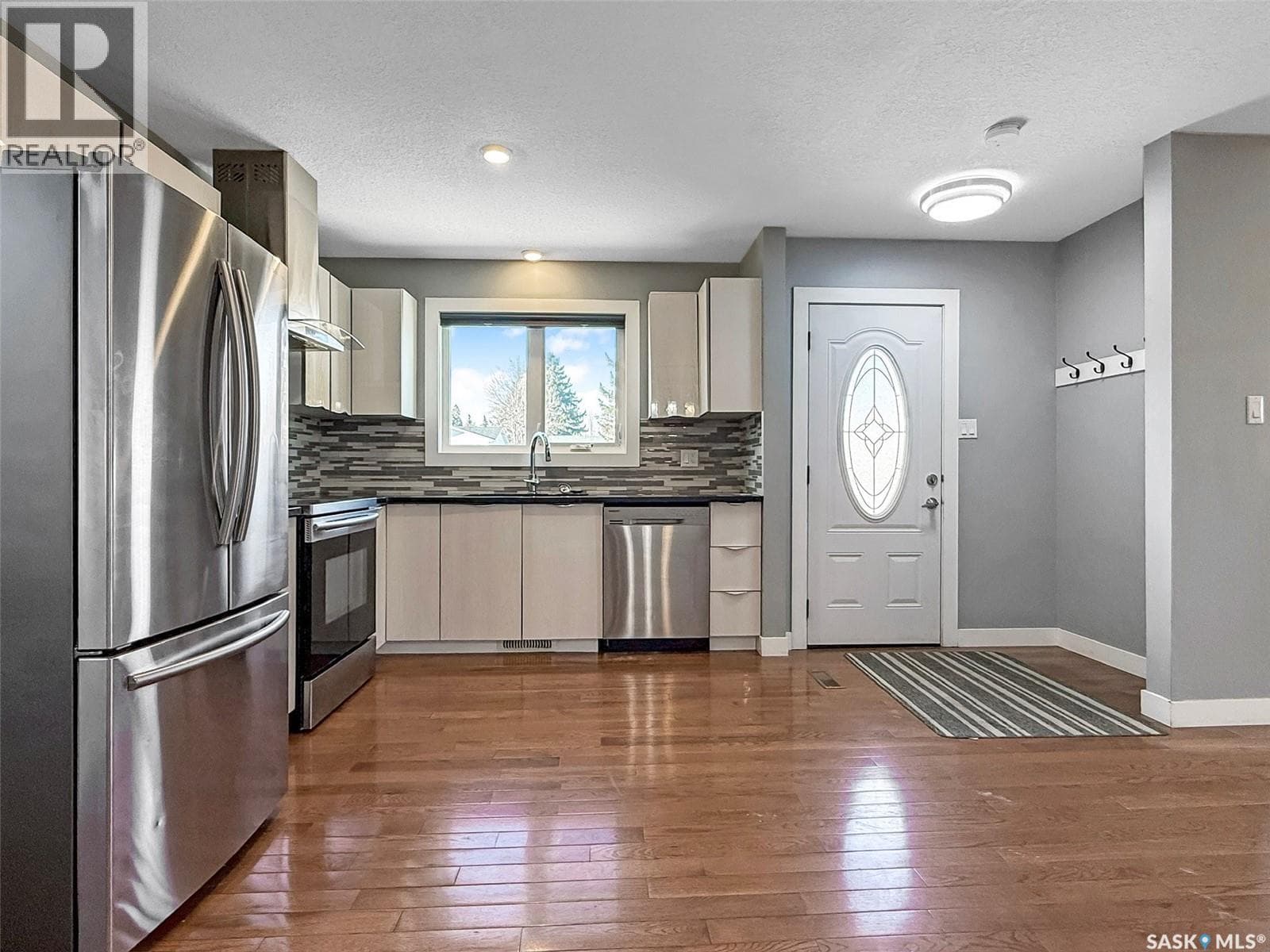 210 Clinton PLACE — photo 4