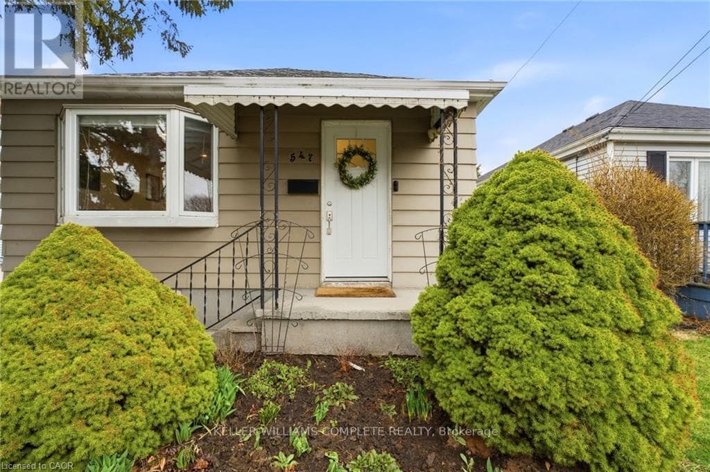 547 COCHRANE ROAD photo 2