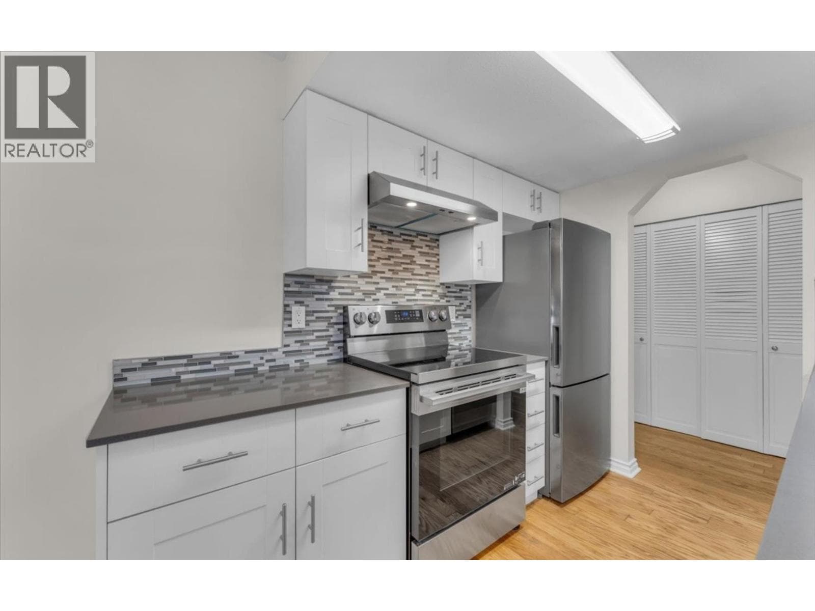 104 1641 WOODLAND DRIVE photo 2