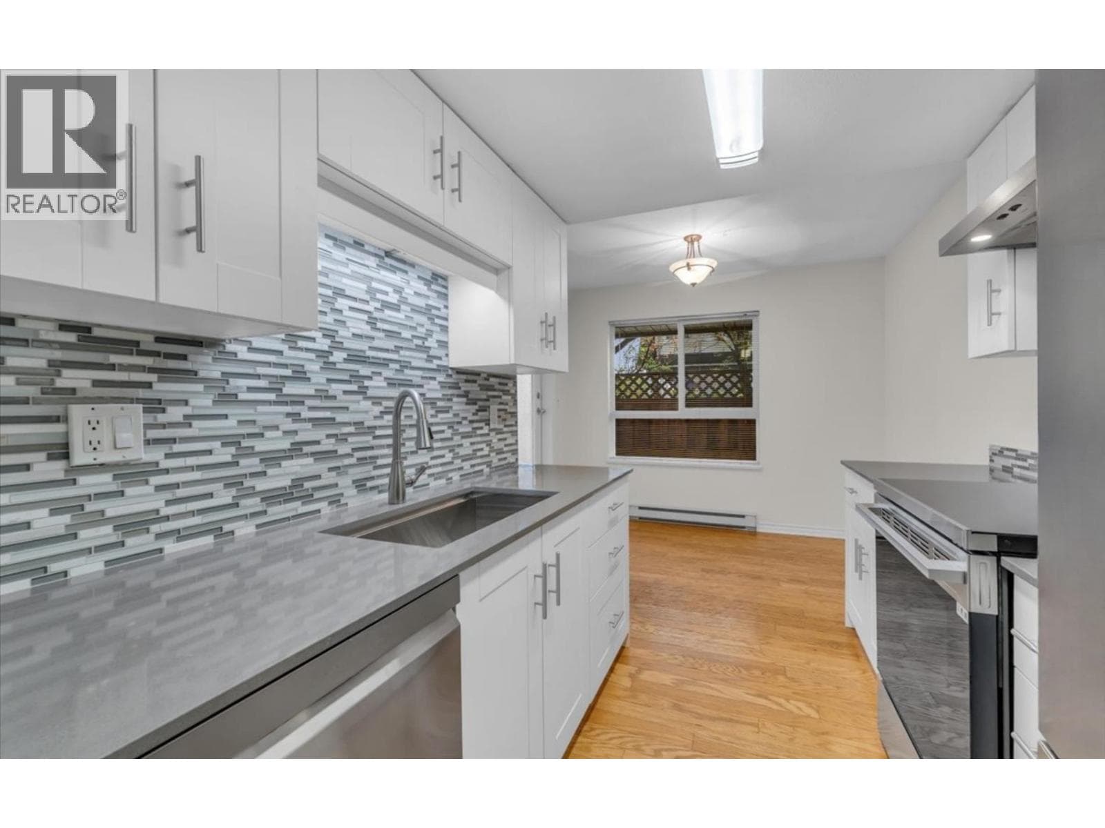 104 1641 WOODLAND DRIVE photo 3