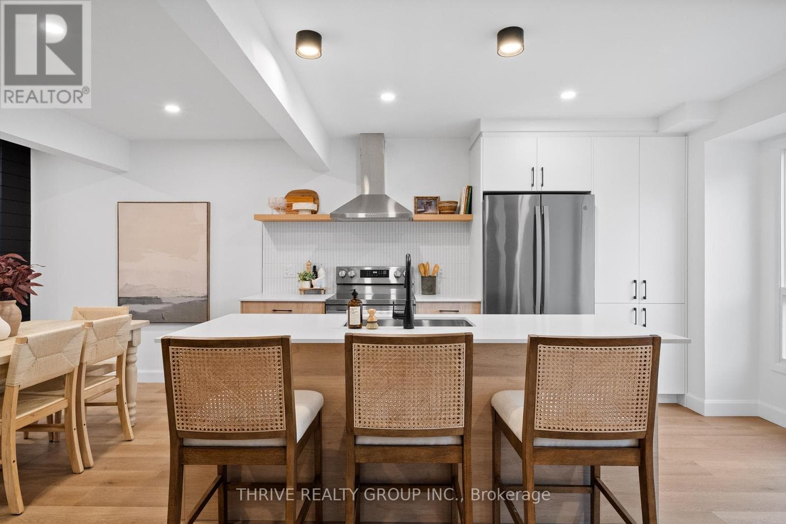 41 - 355 SANDRINGHAM CRESCENT photo 2