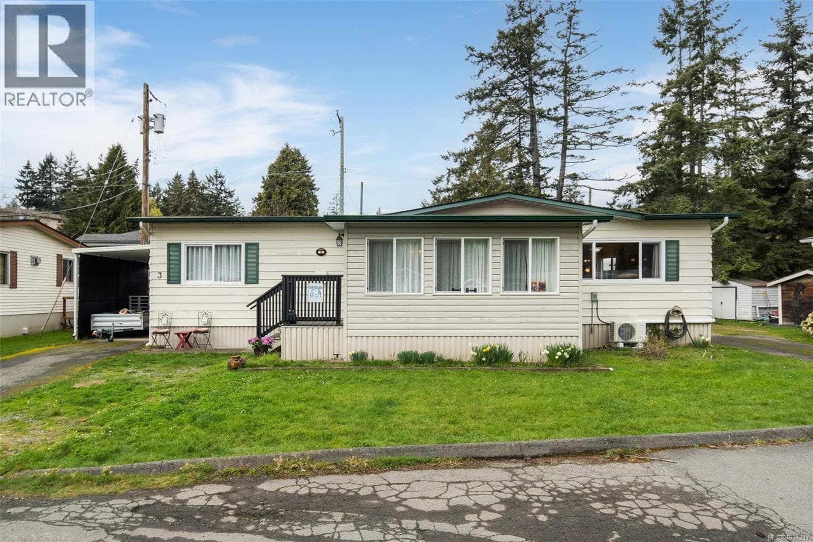 3 2607 Selwyn Rd photo 2