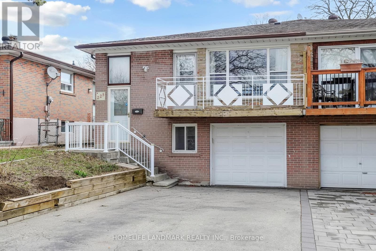 225 PINEWAY BOULEVARD photo 2