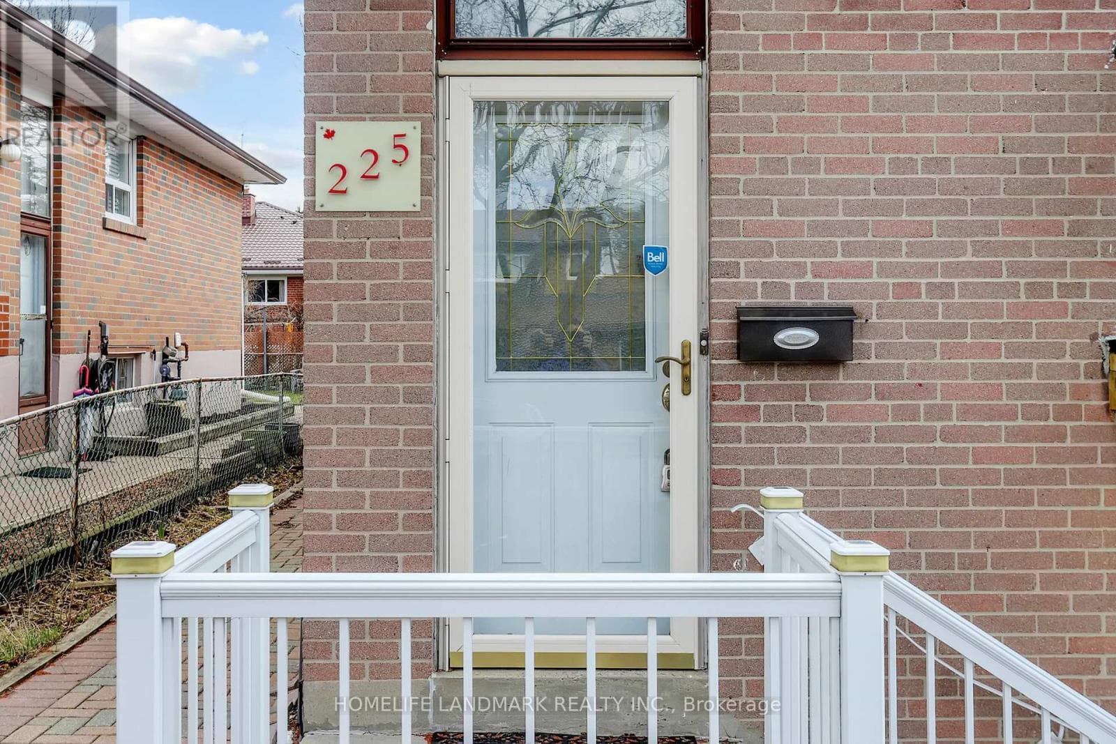 225 PINEWAY BOULEVARD photo 4