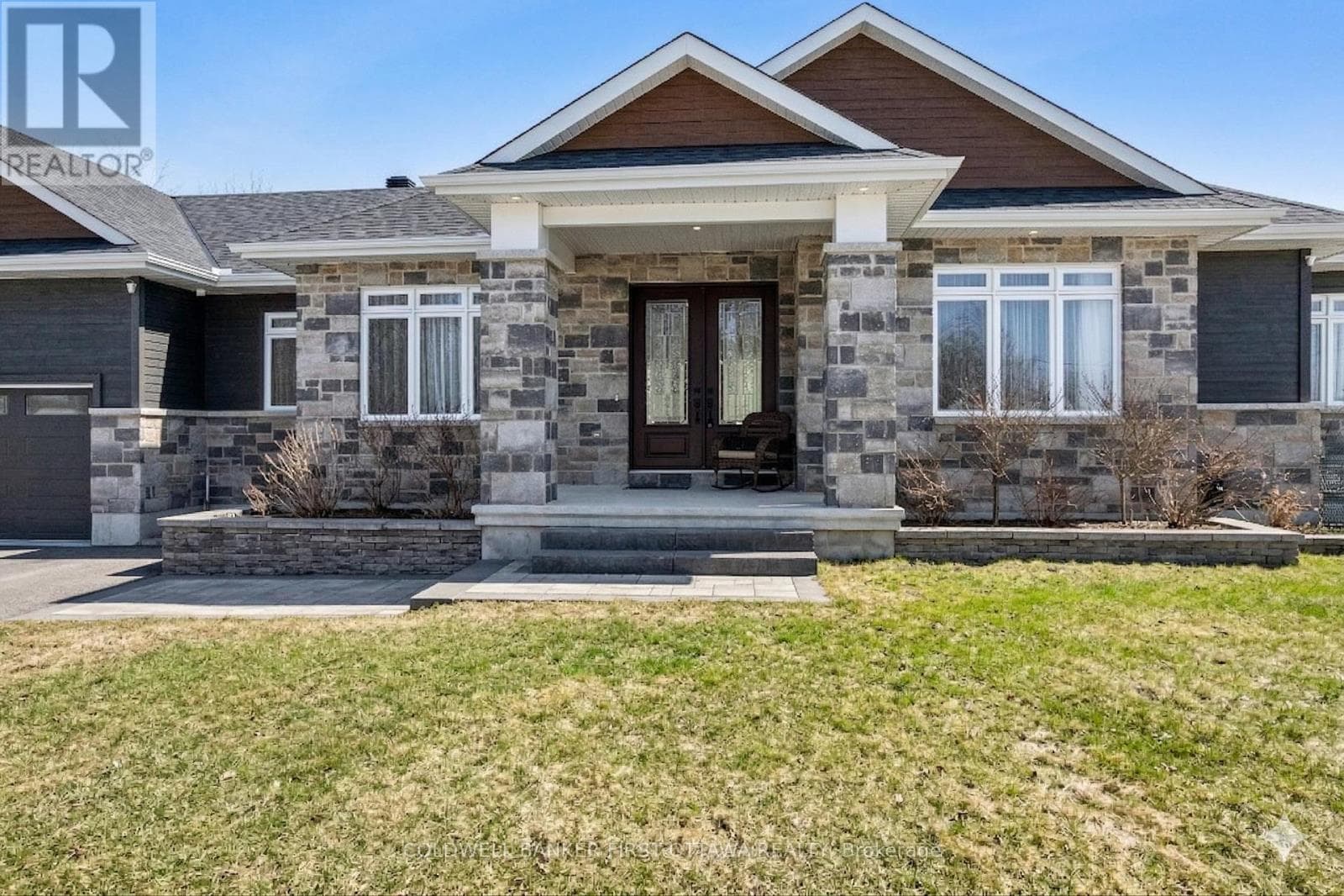 121 ERNEST WAY photo 3