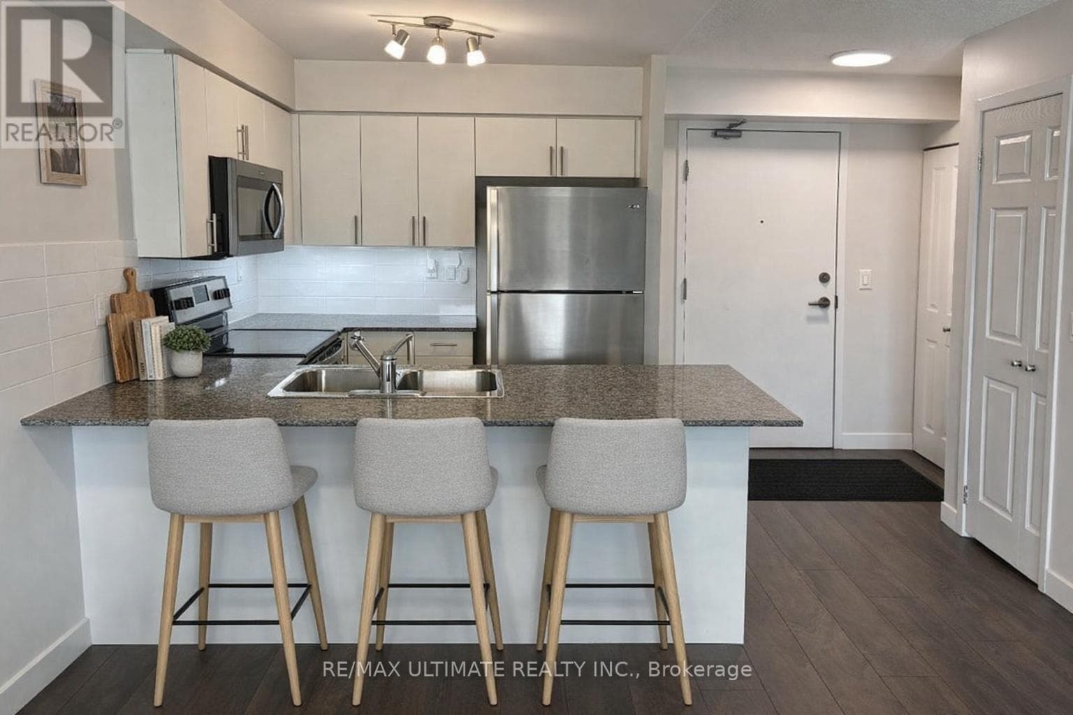2308 - 1410 DUPONT STREET photo 2