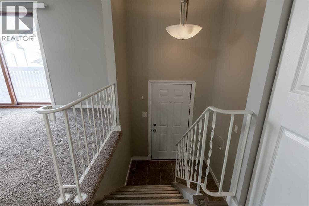 503 16 Street N — photo 3