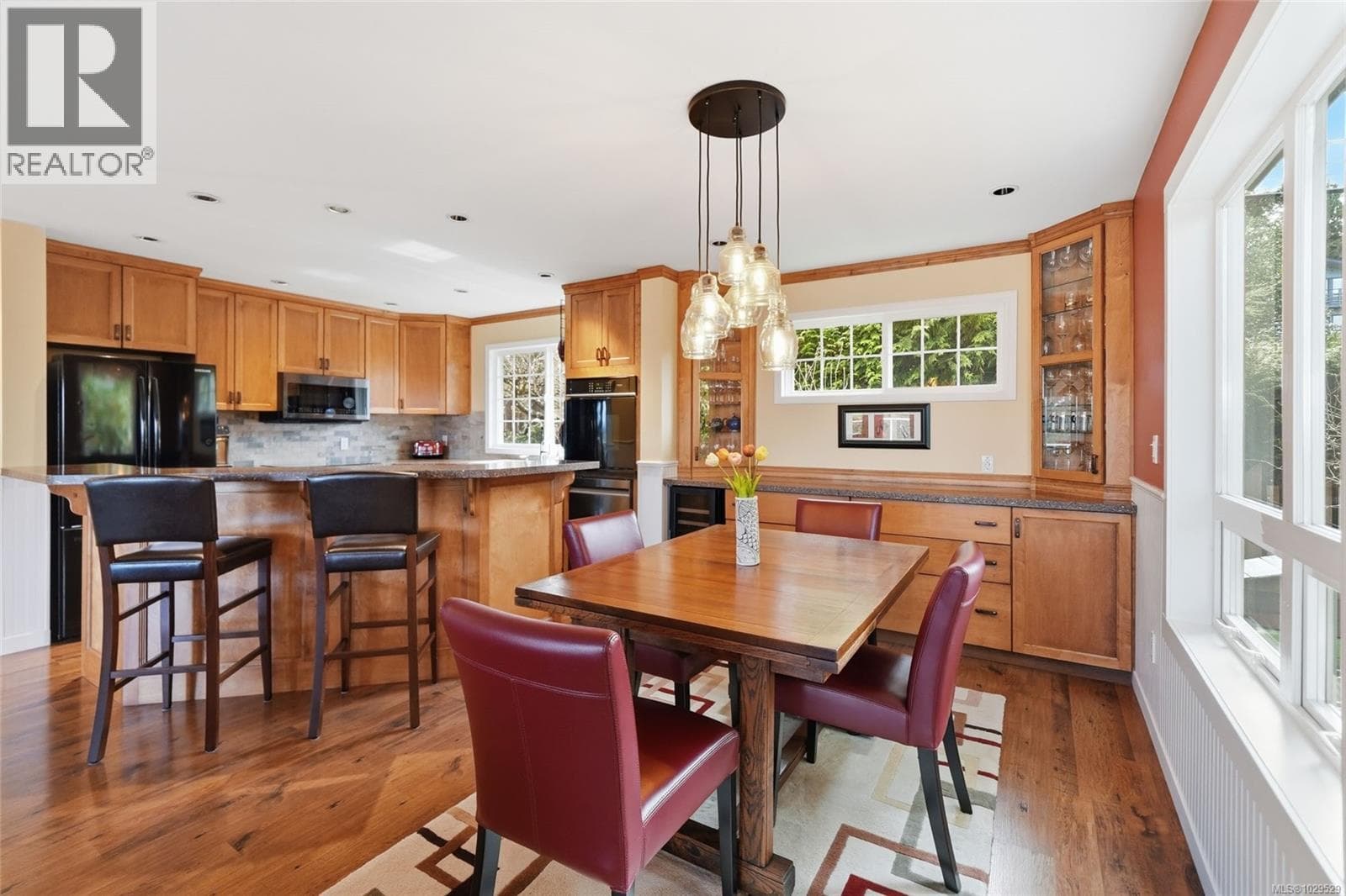 3259 Dolphin Dr photo 4