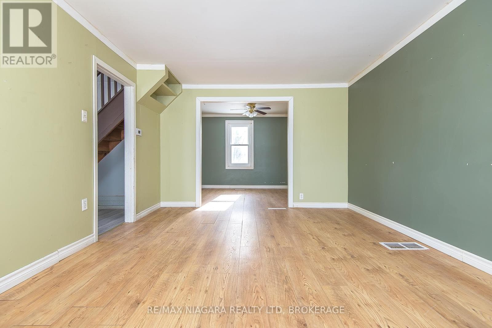 567 KILLALY STREET photo 3