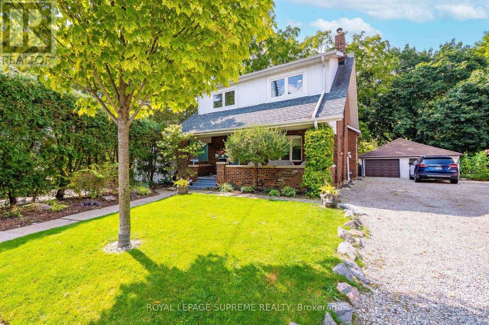 3 bed 1 bath single family at 10 KING STREET CRESCENT — $1,075,000