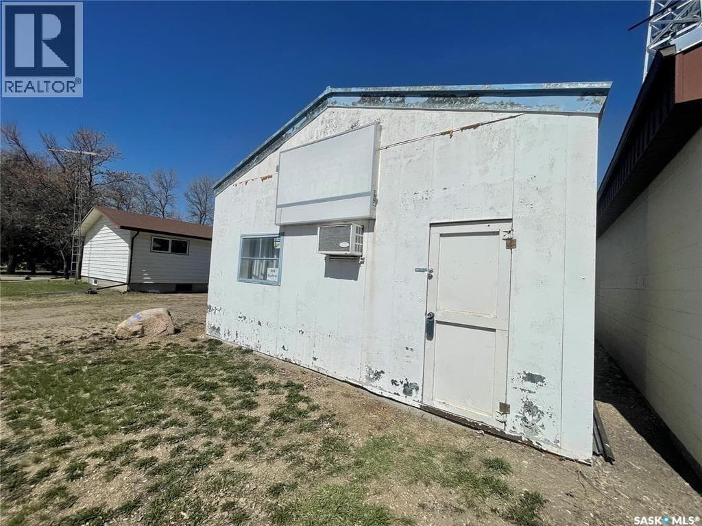 904 Railway AVENUE — photo 2