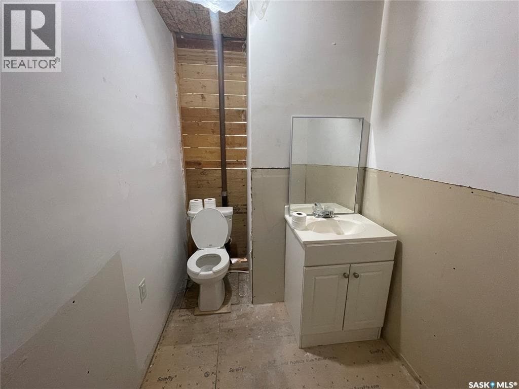 904 Railway AVENUE — photo 4