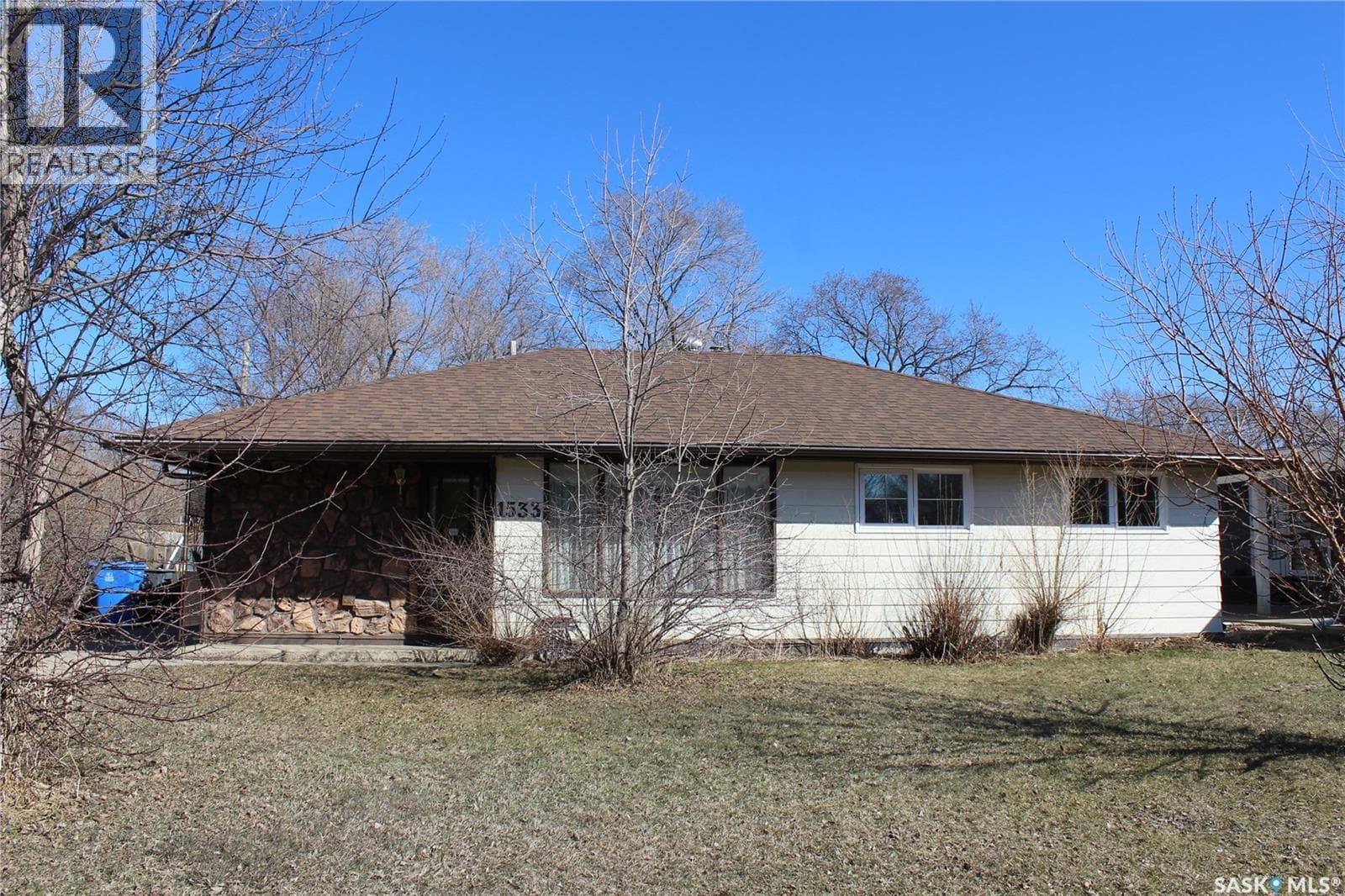 3 bed 1 bath single family at 1533 Thorn CRESCENT — $294,500