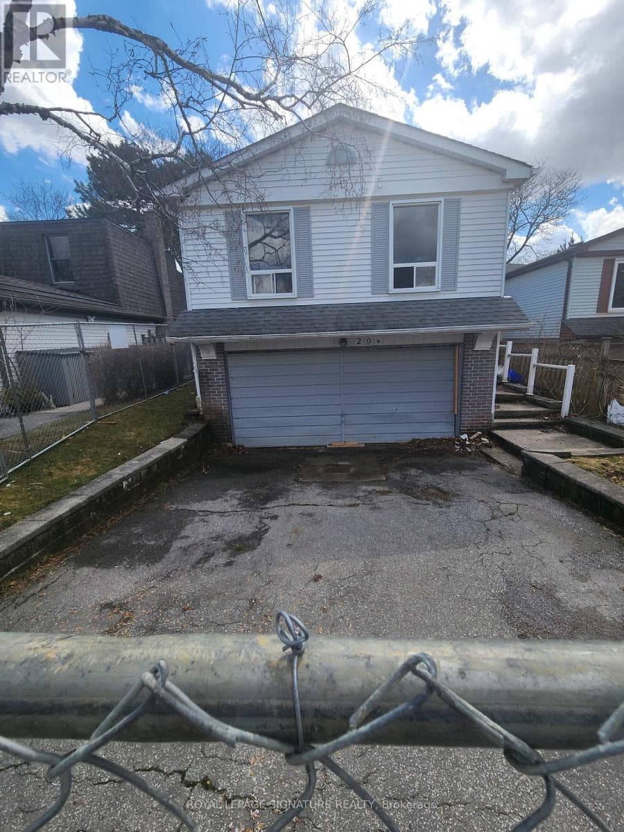 29 LILLOOET CRESCENT photo 2
