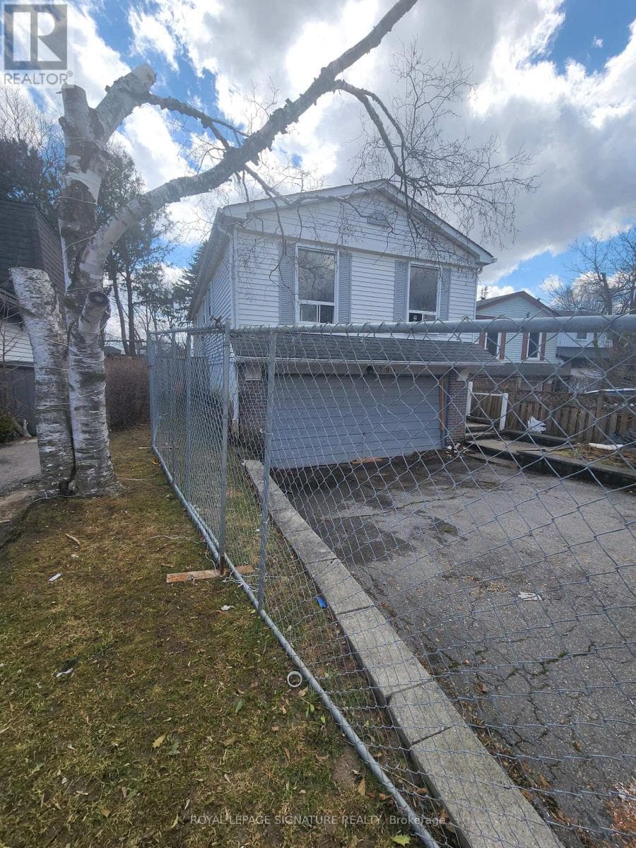 29 LILLOOET CRESCENT photo 3