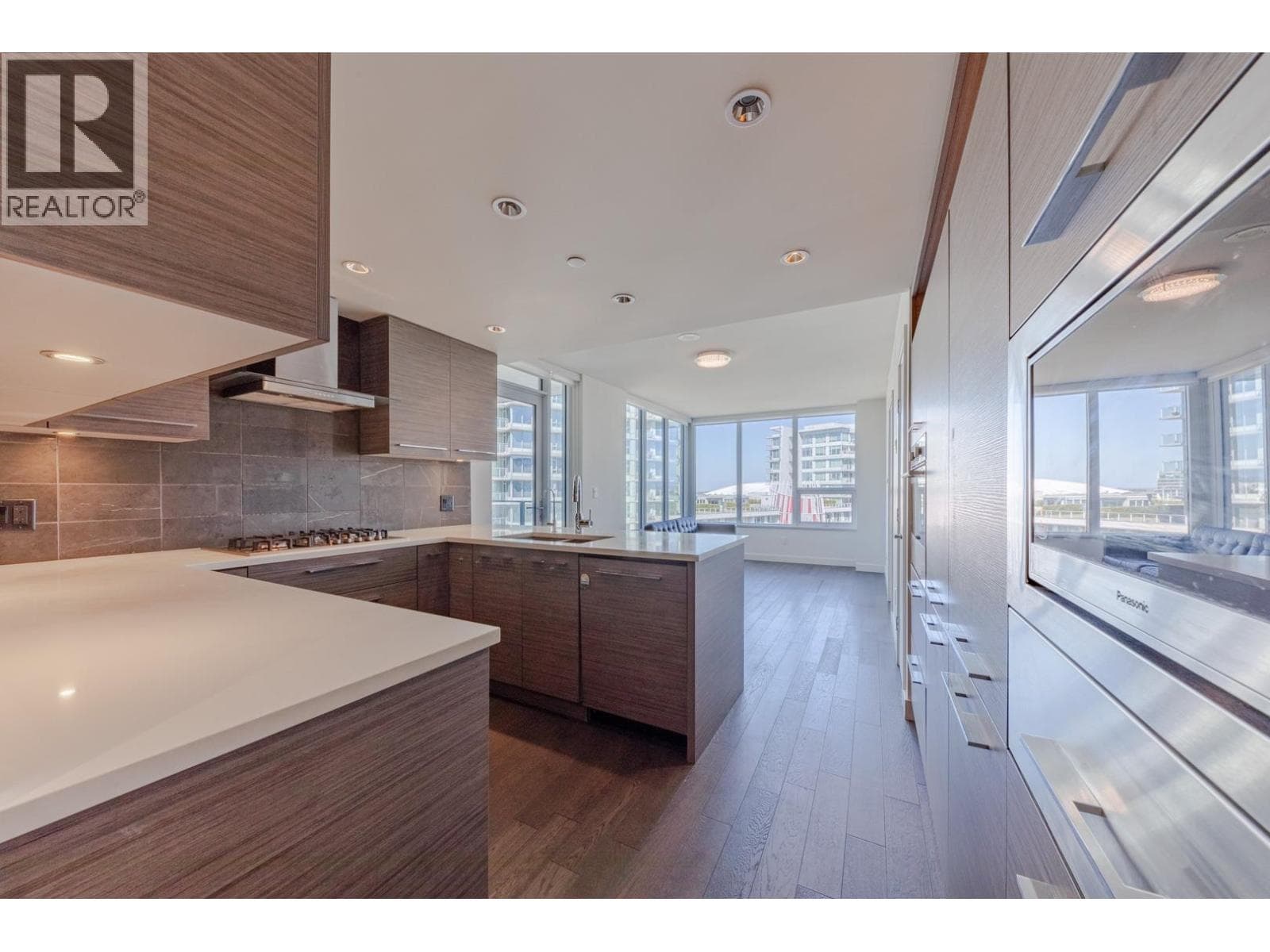 902 7468 LANSDOWNE ROAD photo 4