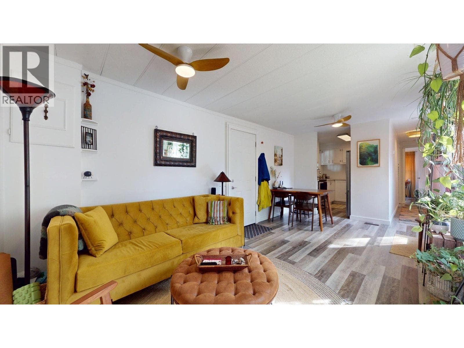 98 1830 MAMQUAM ROAD photo 2