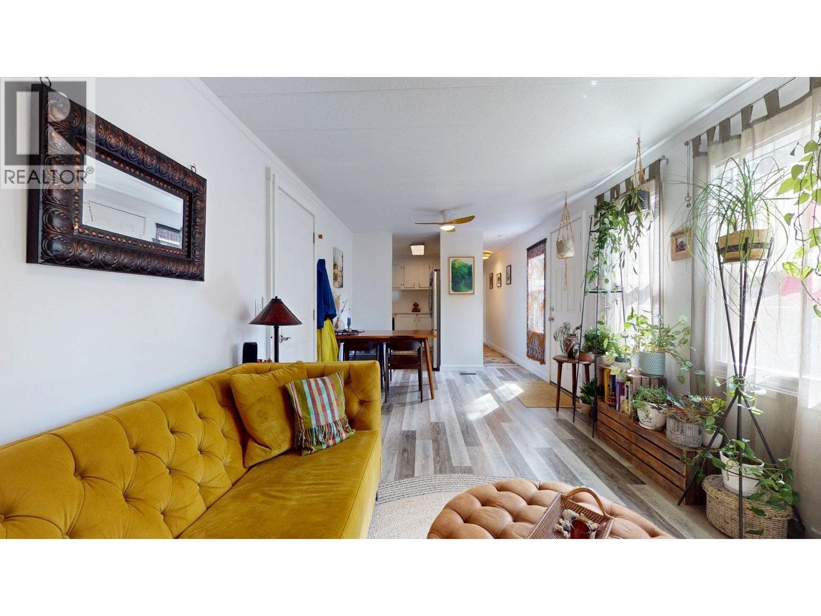 98 1830 MAMQUAM ROAD photo 3