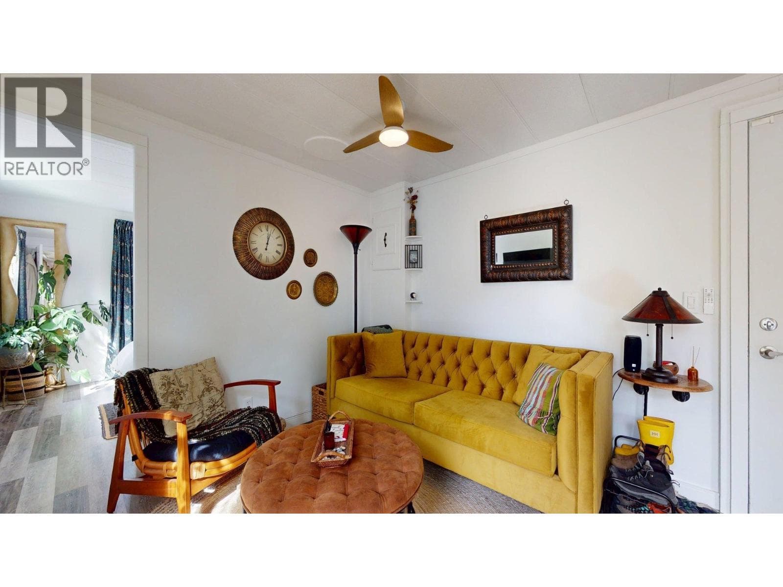 98 1830 MAMQUAM ROAD photo 5