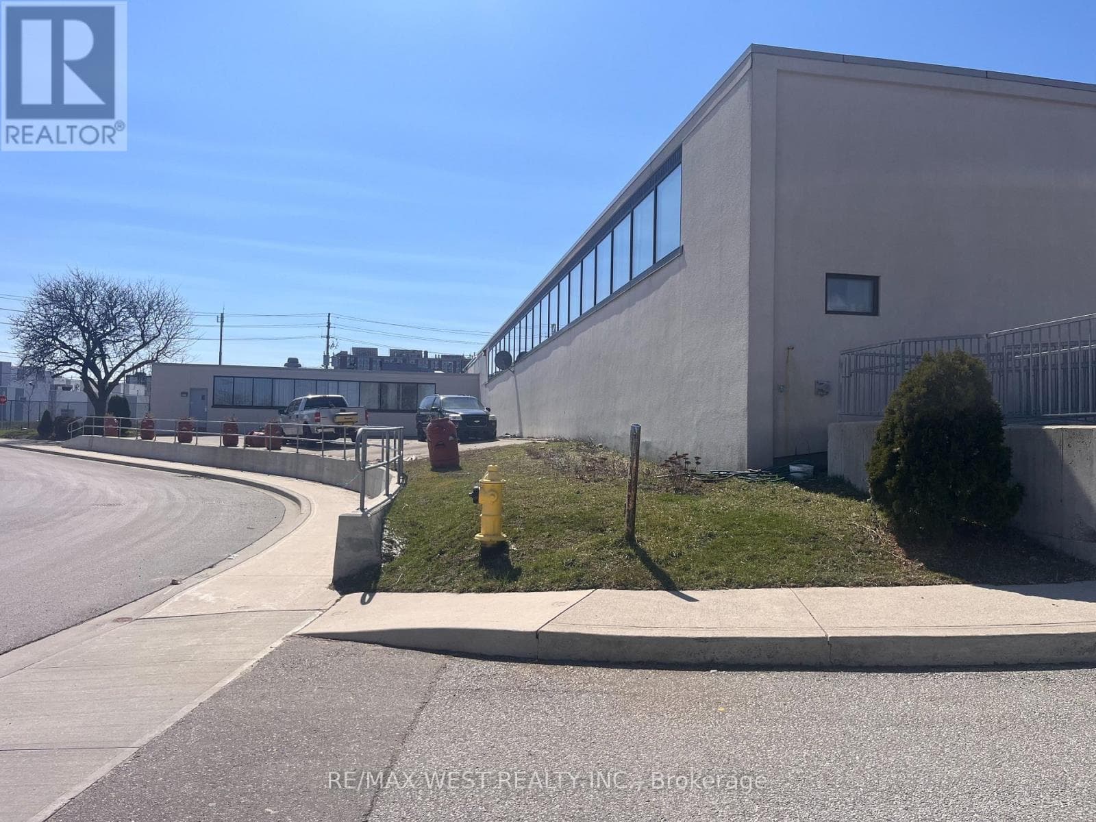 88 INDUSTRY STREET photo 5