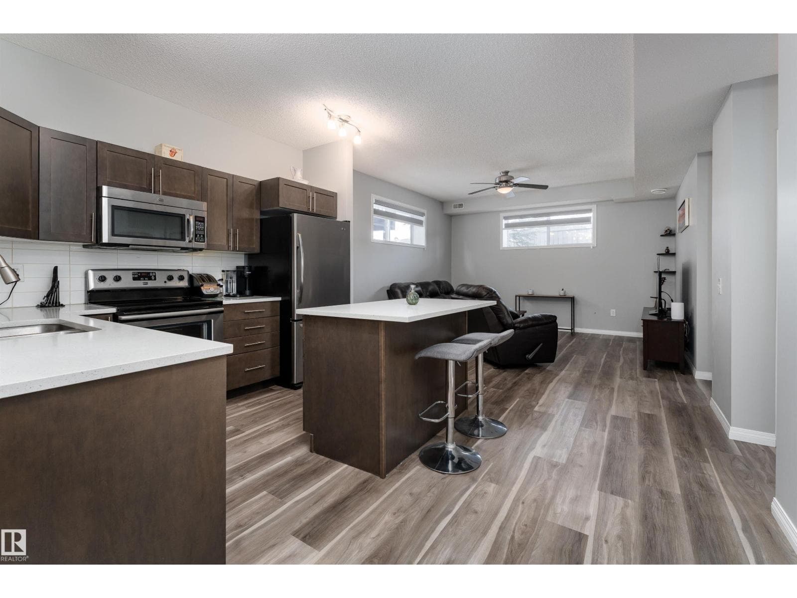 #23 6520 2 AV SW photo 3