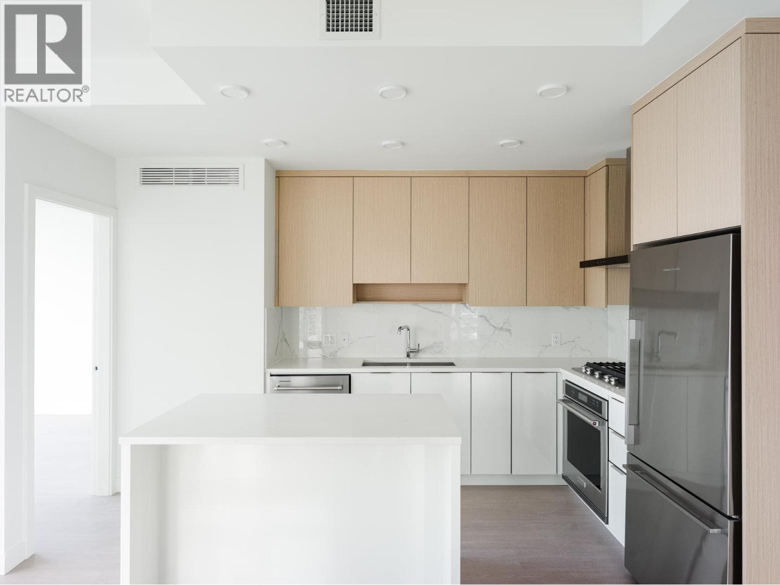1308 699 WHITING WAY photo 2