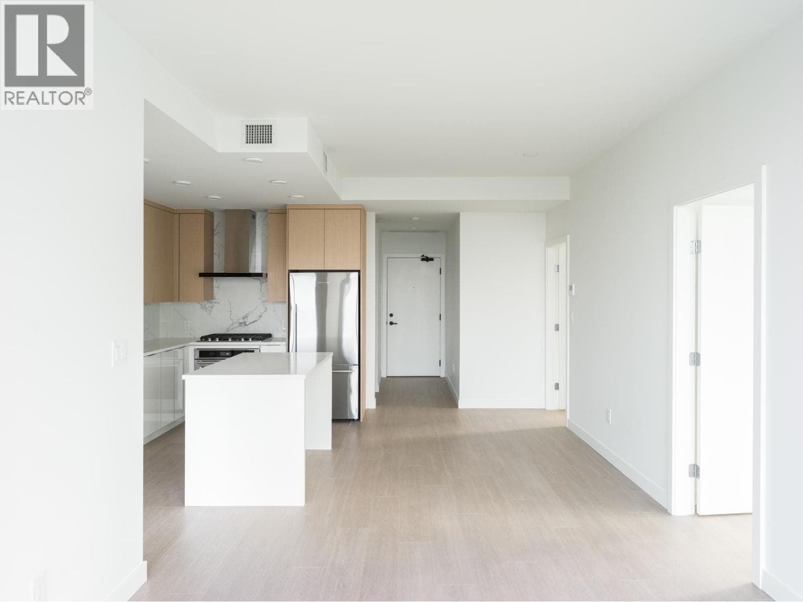 1308 699 WHITING WAY photo 5