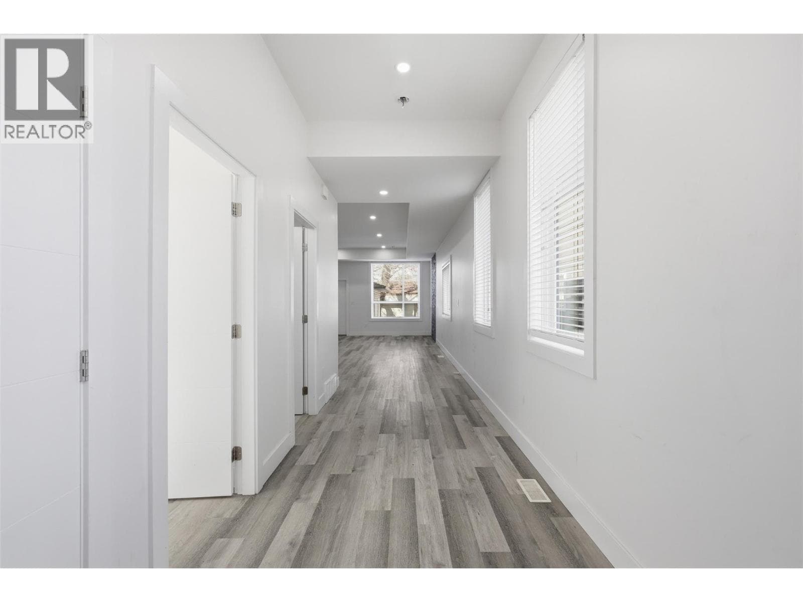 154 Williams Street photo 4