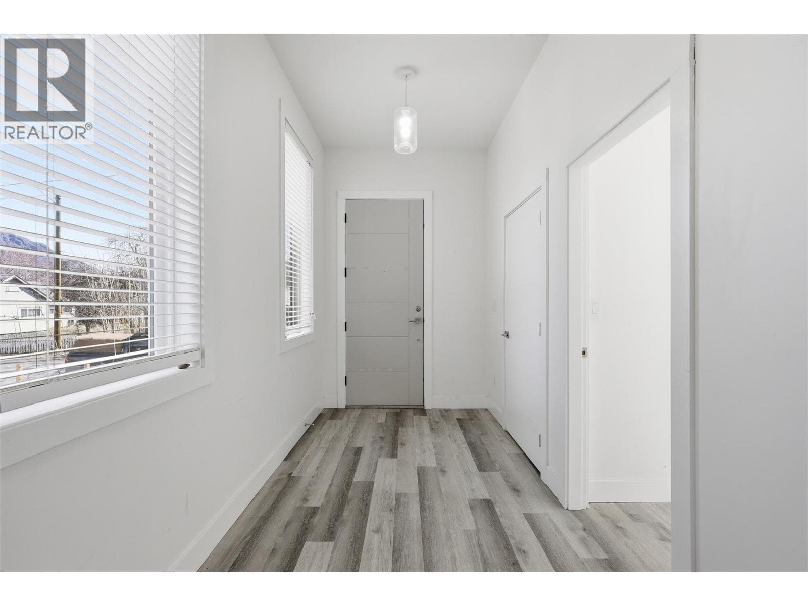 154 Williams Street photo 3