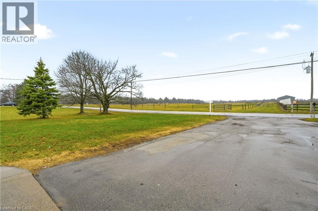 1767 CENTRE Road photo 4