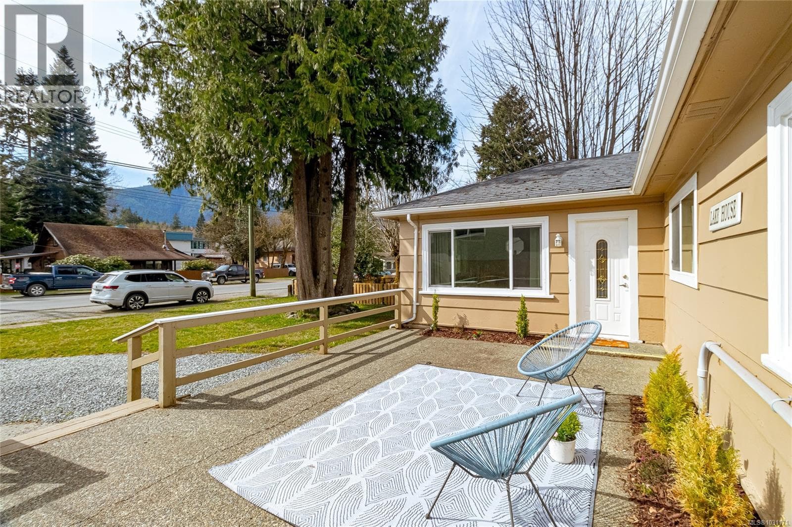 5 bed 2 bath single family at 73 Cowichan Ave W — $649,900