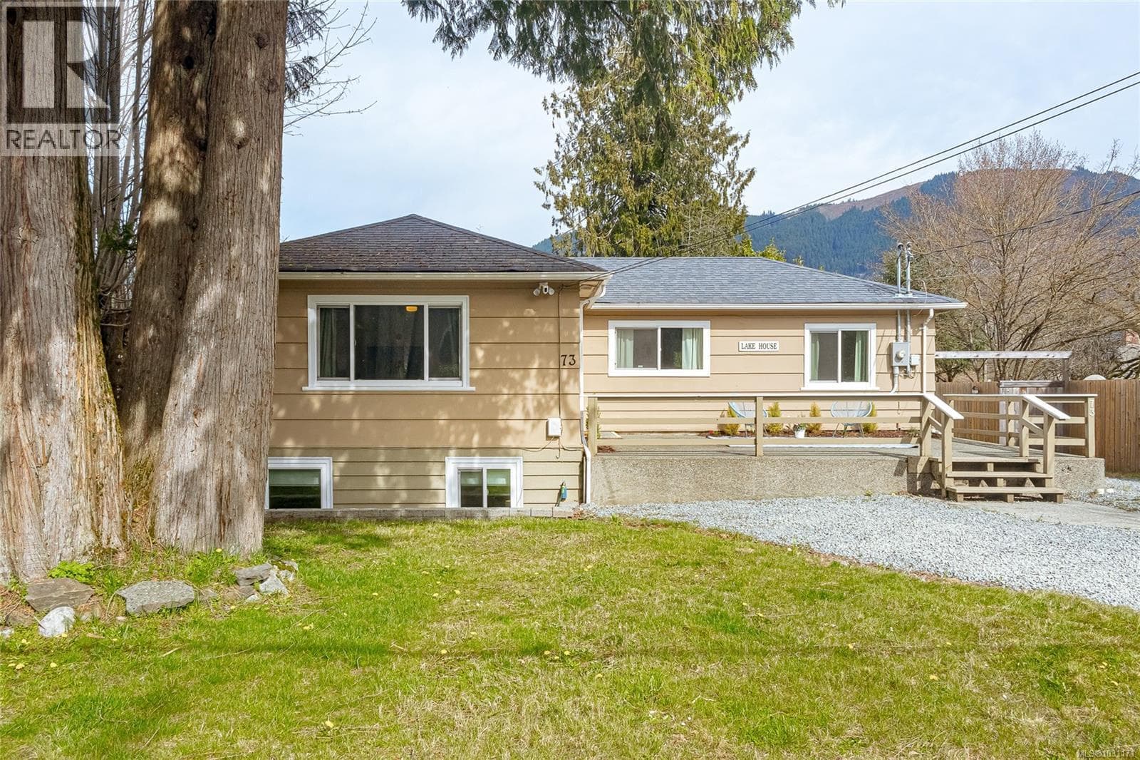 73 Cowichan Ave W photo 2