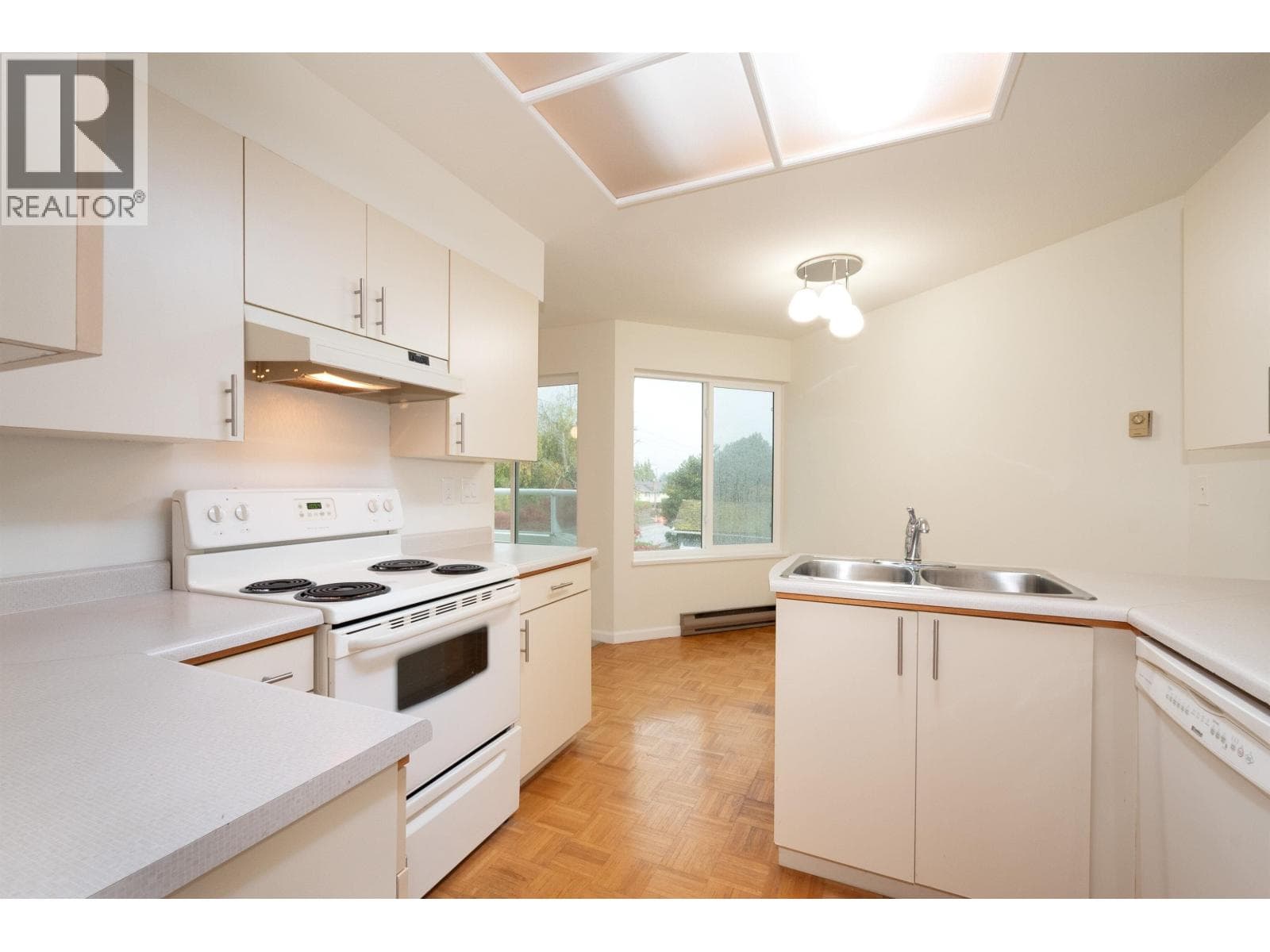 203 7600 FRANCIS ROAD photo 3