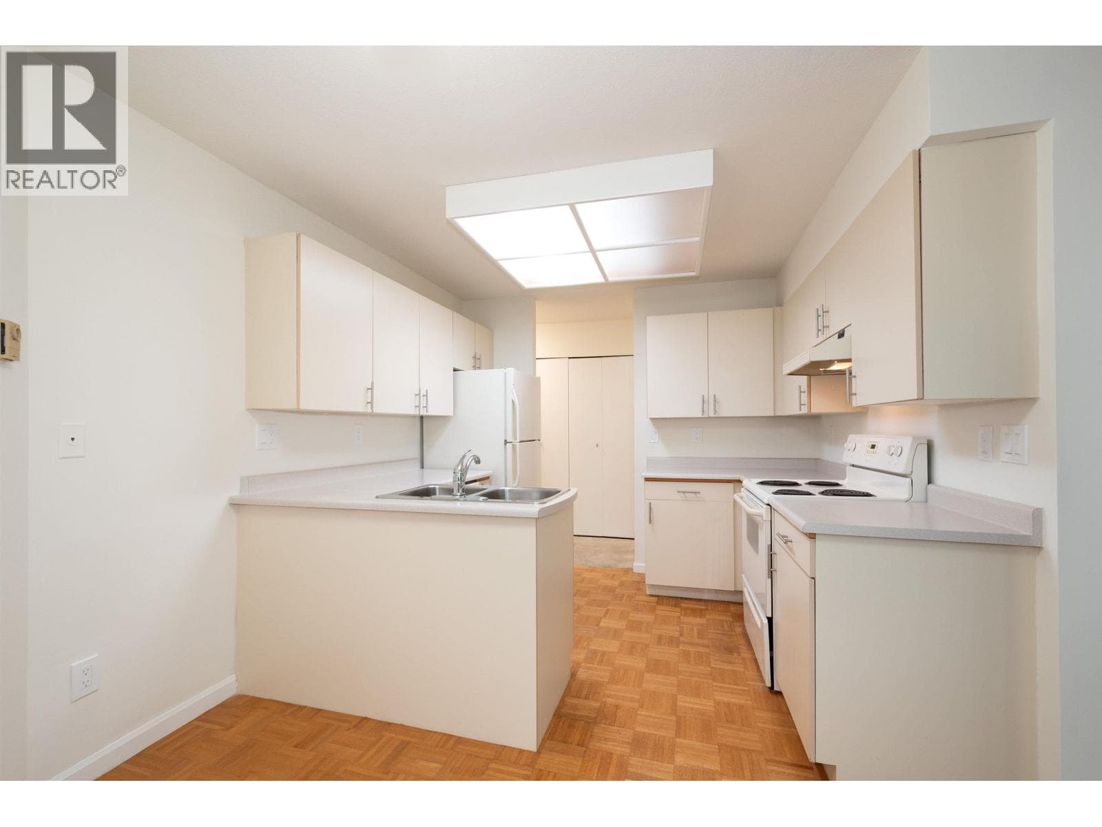 203 7600 FRANCIS ROAD photo 5