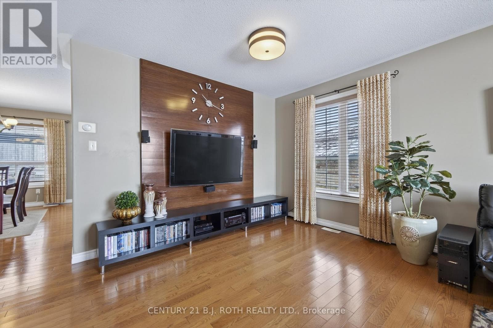 115 LION'S GATE BOULEVARD photo 2