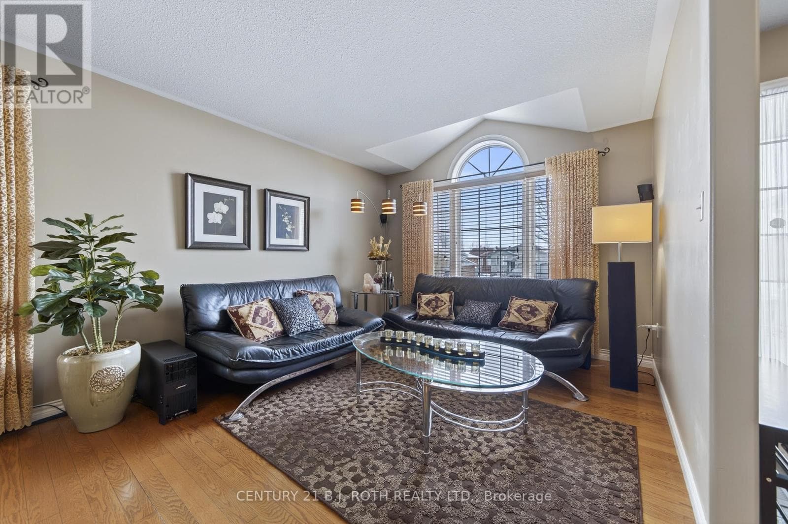 115 LION'S GATE BOULEVARD photo 3