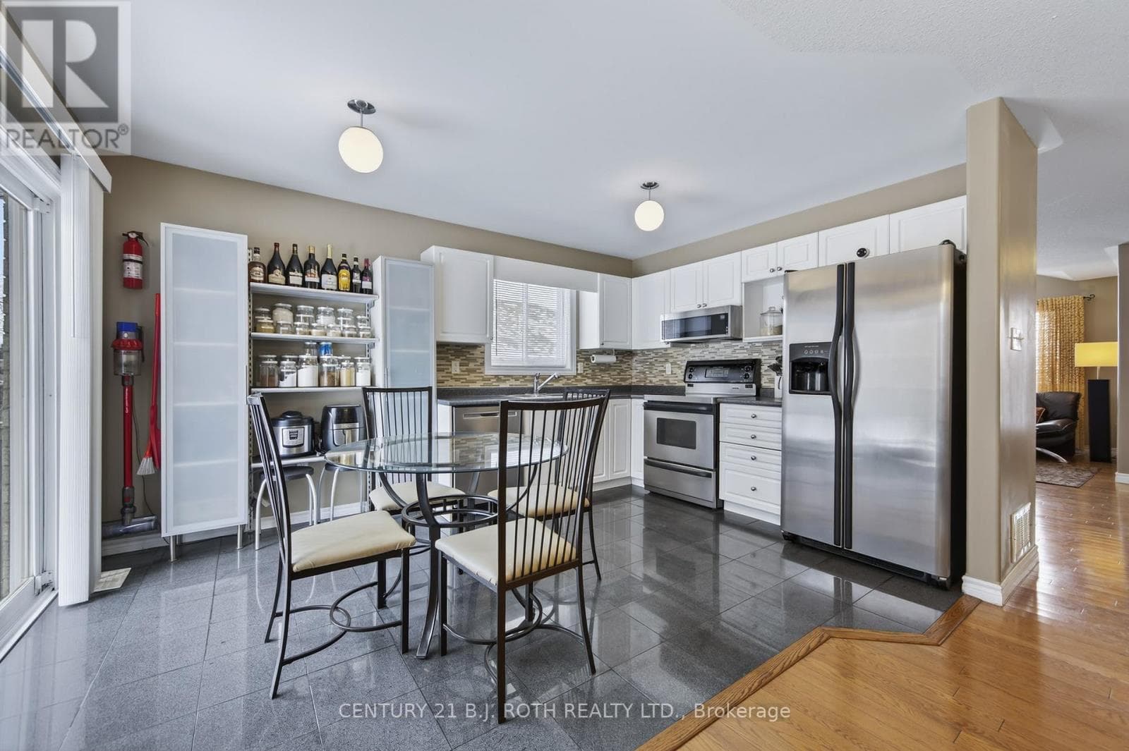 115 LION'S GATE BOULEVARD photo 5
