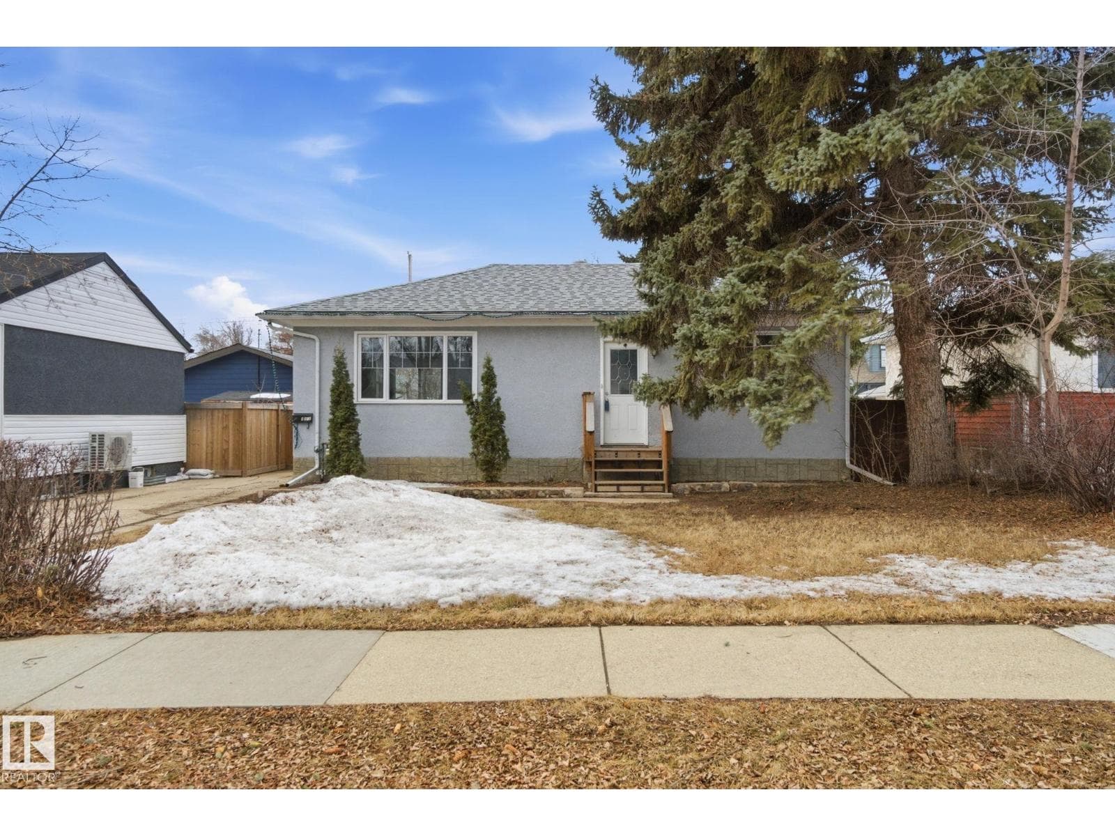 2 bed 2 bath single family at 9916 108 ST — $335,000
