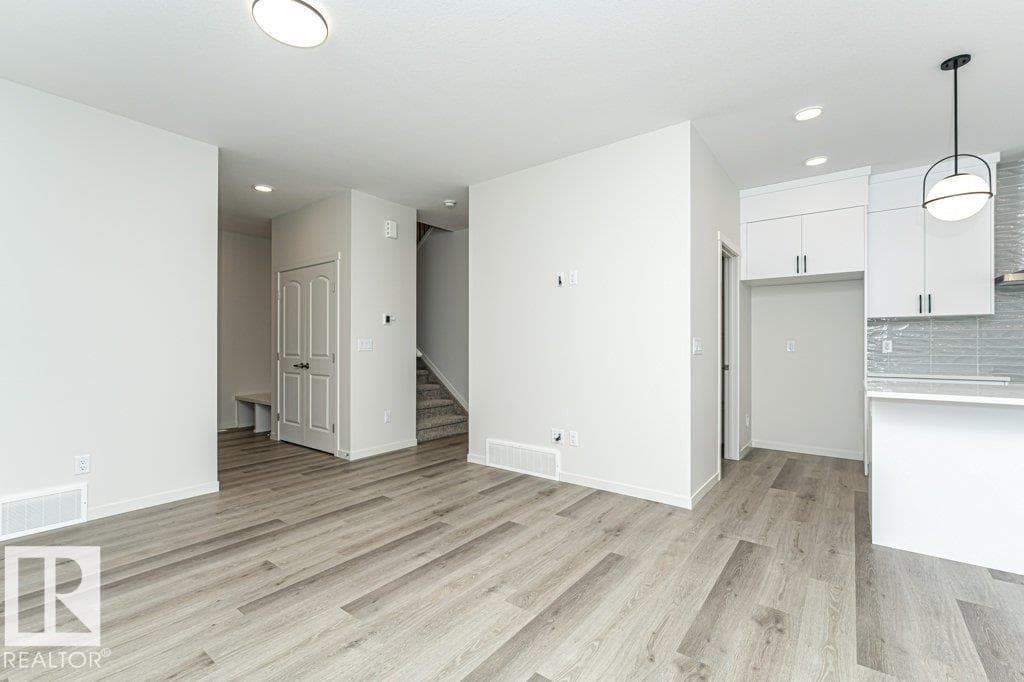 6298 180 AV NW — photo 4