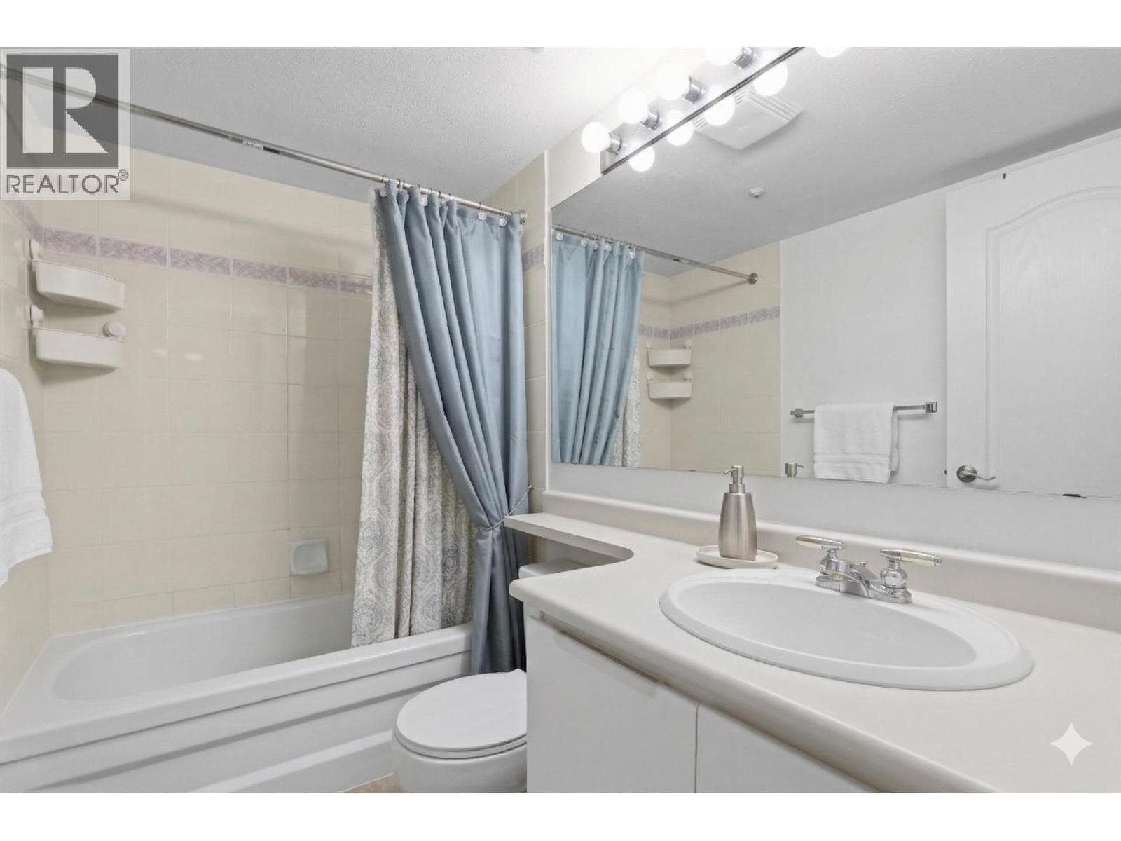 103 3480 YARDLEY AVENUE photo 5